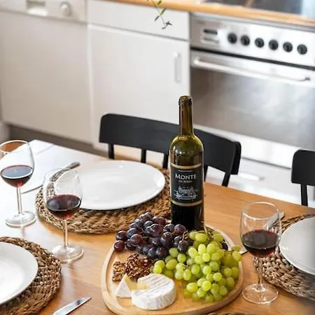 Lejlighed Oomph Mint Harmony & Vibrant Accents *