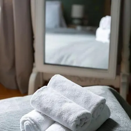 Appartamento Oomph Mint Harmony & Vibrant Accents *