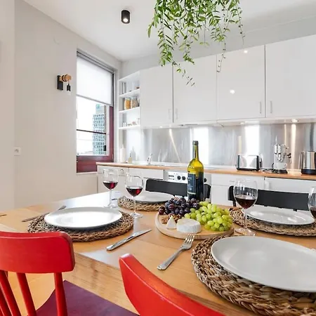 דירה Oomph Mint Harmony & Vibrant Accents