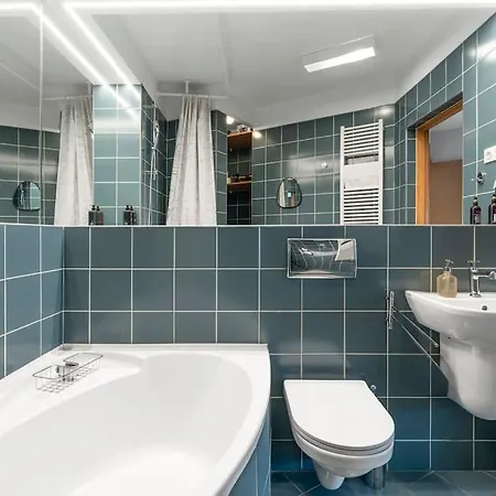 דירה Oomph Mint Harmony & Vibrant Accents