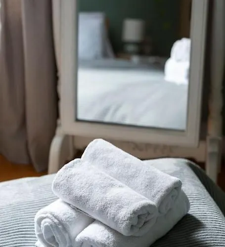 Apartament Oomph Mint Harmony & Vibrant Accents *