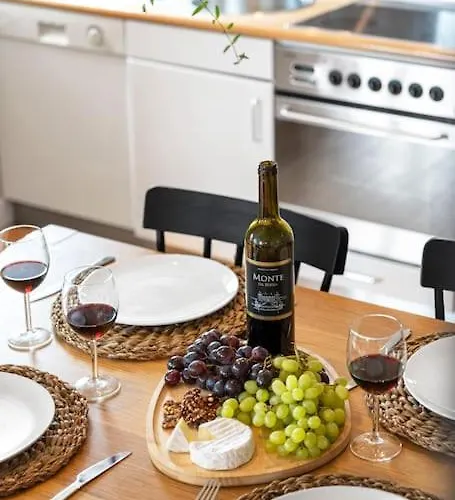 Apartament Oomph Mint Harmony & Vibrant Accents *